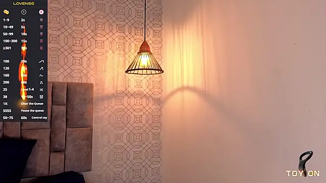 isaacblaze_ élő XXX-chatje