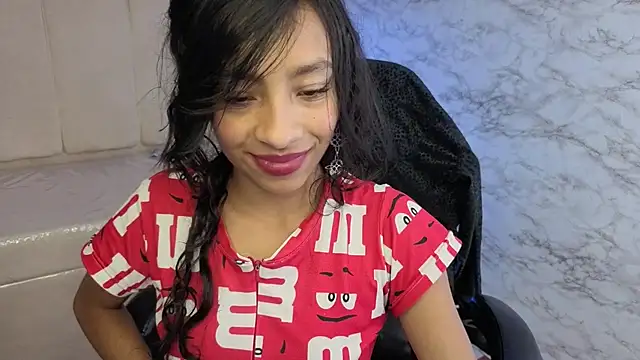 Chat XXX ao vivo de Adarasuri_v