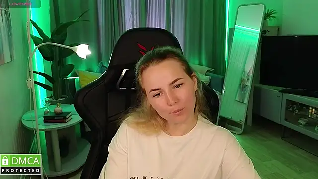 Mira_Mermayd élő XXX-chatje