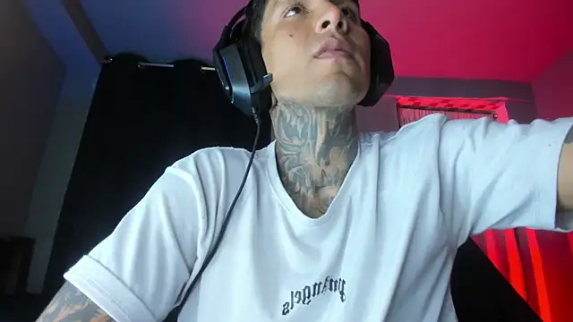 Travisttanner28's Live XXX Chat