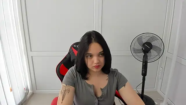 צ'אט XXX בשידור חי של Caroline_cutte