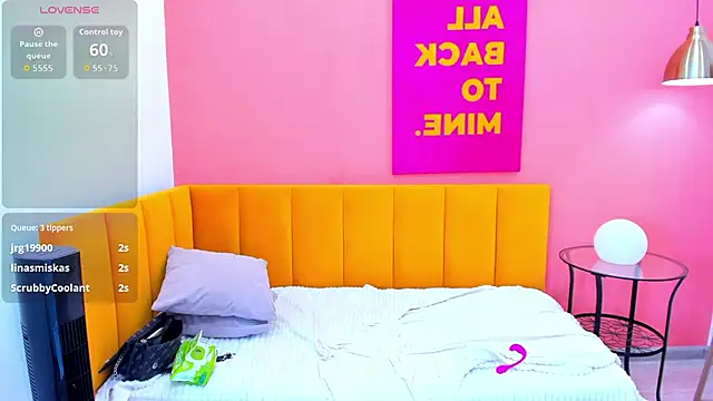 Chatroom XXX en direct de BellaAiry