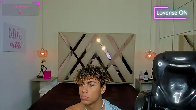 Anyelo_Twinkn Live XXX chat