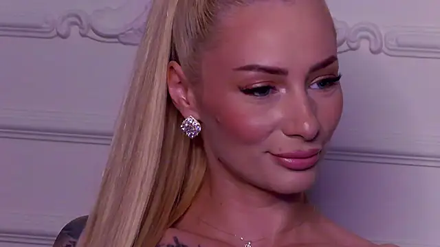 AngieShae Chat XXX in diretta