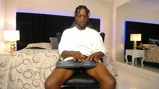 SkylerBigxxx Chat XXX in diretta