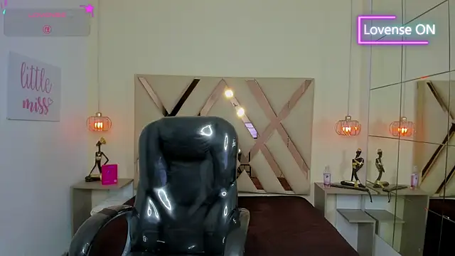 Anyelo_Twink Adlı Modelin Canlı XXX Sohbeti