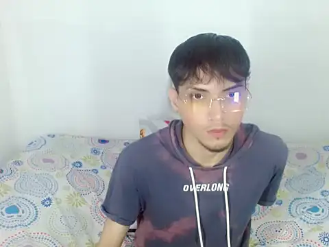 Chat +18 de flaco23_latino ao vivo