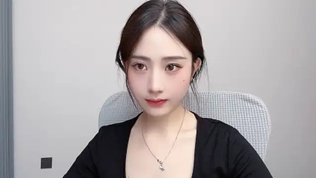 _222MiaのライブXXXチャット