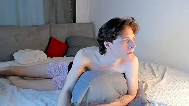 Chatroom XXX en direct de gilded_trace