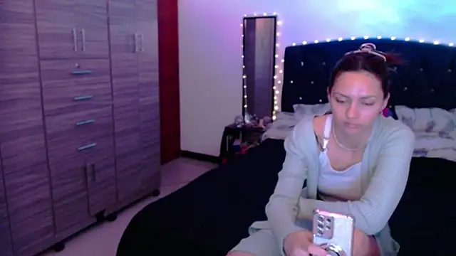 holy_juli's Live XXX Chat