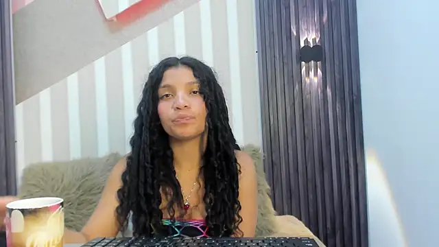 Chat +18 de LittleeStar ao vivo