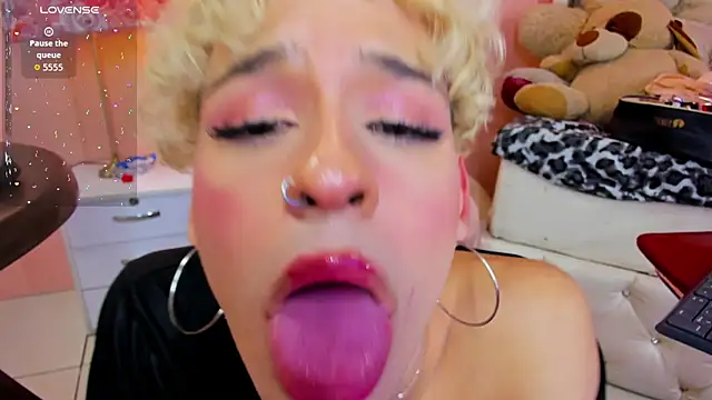 valentinee_xo's Live XXX Chat