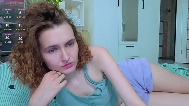 Emily_lune Adlı Modelin Canlı XXX Sohbeti