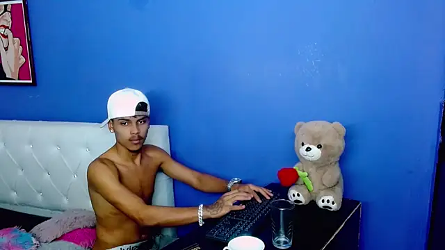XXX chat uživo modela Angel_foxc13