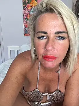 MakemeMillie1 Live XXX-chat