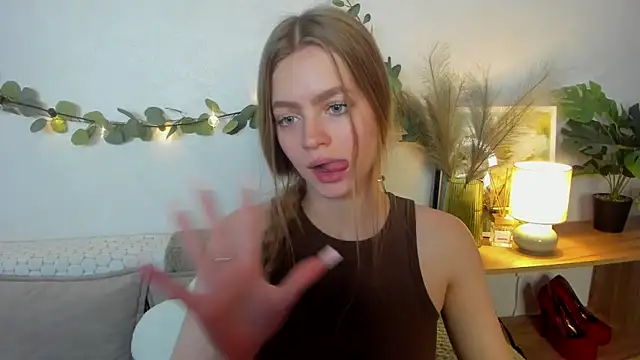 HoneyEmilly élő XXX-chatje