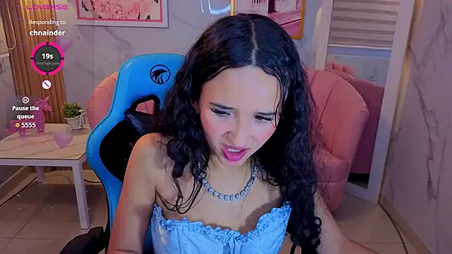 bella_vibess_s Adlı Modelin Canlı XXX Sohbeti