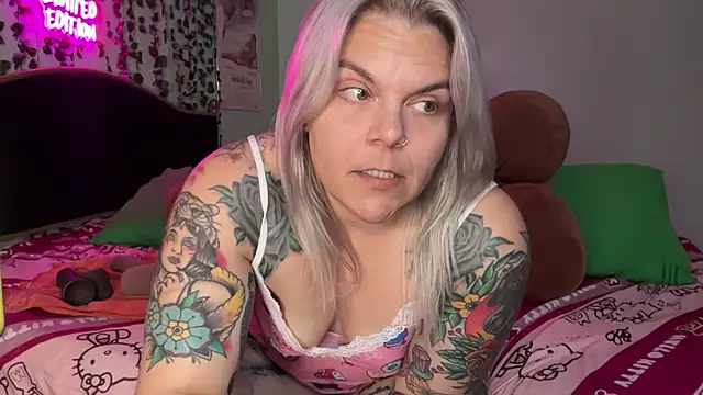 CherryBombBomb Chat XXX in diretta