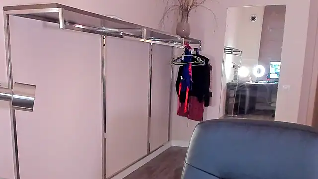 XXX chat uživo modela Mila_Anders