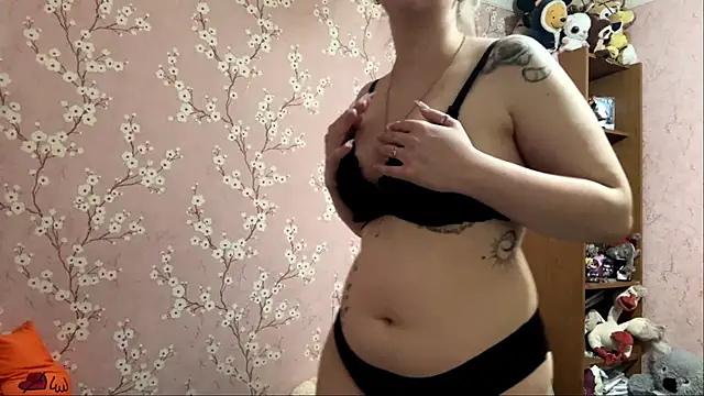 XXX chat uživo modela cloudcheek
