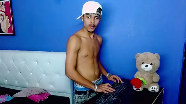 Angel_foxc13 Chat XXX in diretta
