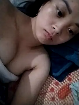 Traem-12n Live XXX chat