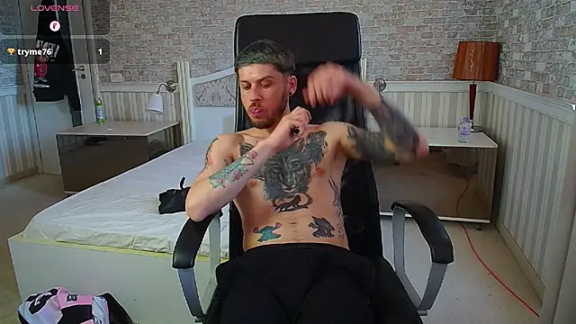 JonahShaw Chat XXX in diretta