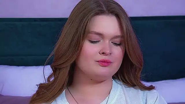 CrystalLyons' Live XXX Chat