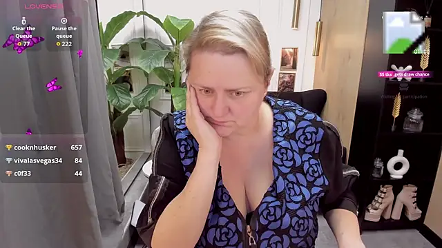 ScarlettSoft's Live XXX Chat