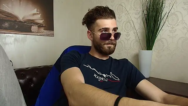 XXX chat uživo modela KyloEast