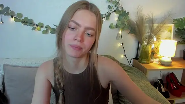 HoneyEmilly: онлайн-секс-чат