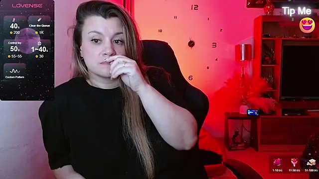 LUNA-PALACIOS' Live XXX Chat
