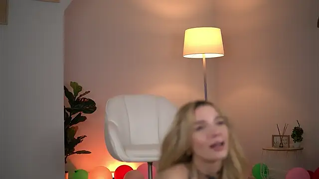 Chat +18 de SvveetLuna ao vivo