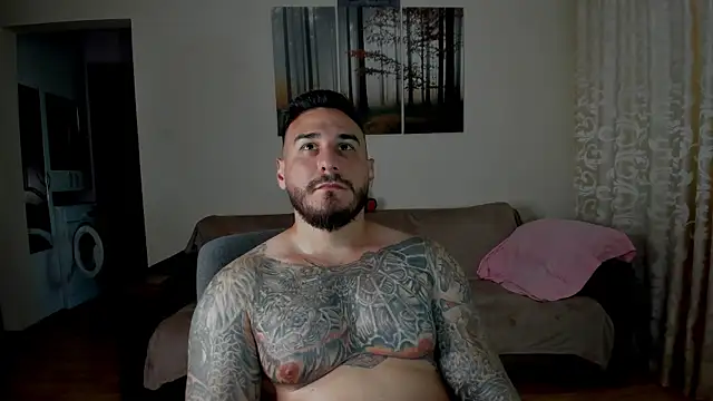 Gymdominus élő XXX-chatje