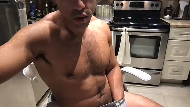 Онлайн чат XXX BigGuyMuscle