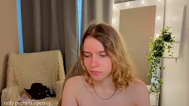 MilanaRayy élő XXX-chatje