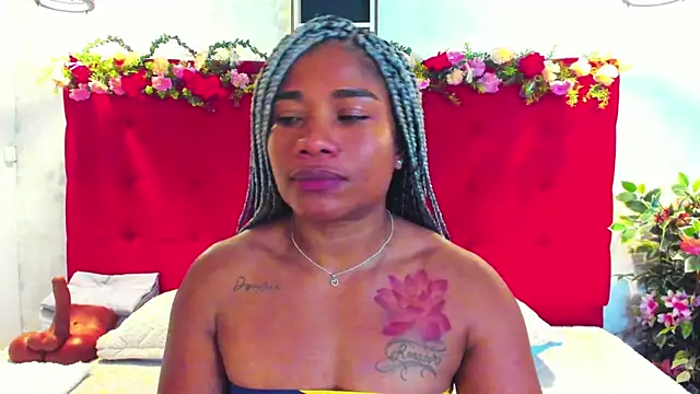 Chat +18 de SilvannaFit ao vivo