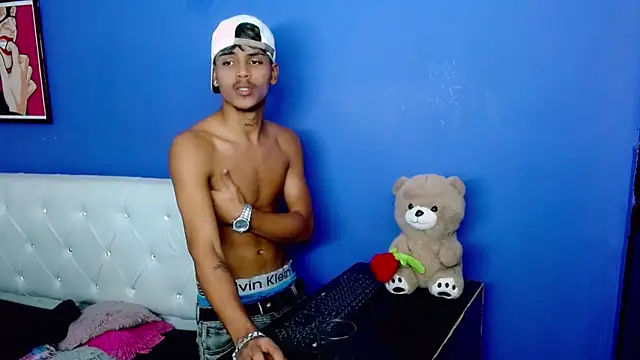 XXX chat uživo modela Angel_foxc13