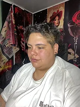 Hailey_Curvy élő XXX-chatje