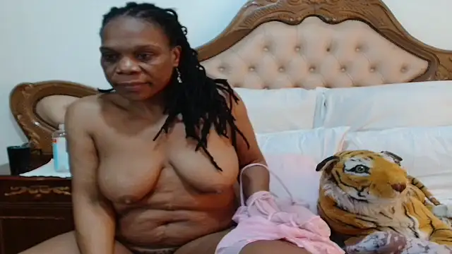 Chat XXX en directo de Hotcougar