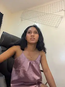slutty_aki 即時 XXX 聊天