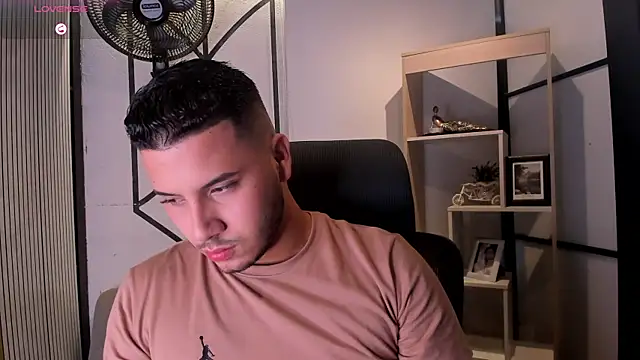 Chat XXX Live Axel_grey_