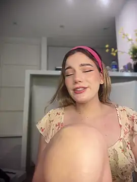 NicoleCut Chat XXX in diretta