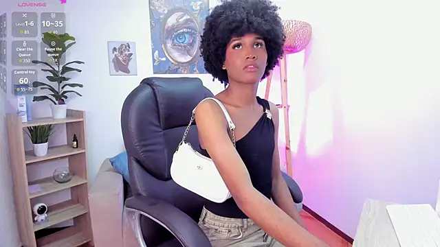 NaomiSaenz_'s Live XXX Chat
