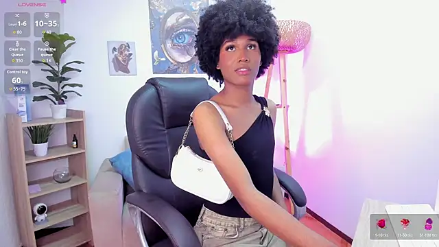 NaomiSaenz_'s Live XXX Chat