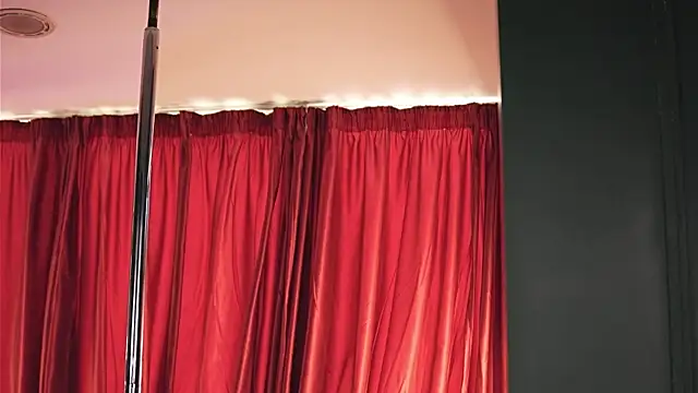 LuxenNoir's Live XXX Chat