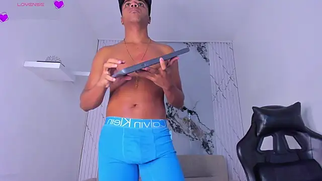 Chat XXX en directo de TaylorClay_