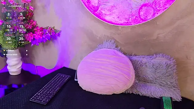 lara_curly's Live XXX Chat