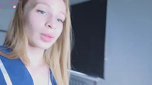Elis_Fox élő XXX-chatje