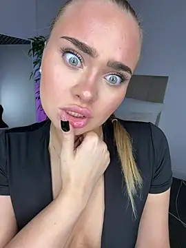 MonicaWestt's Live XXX Chat